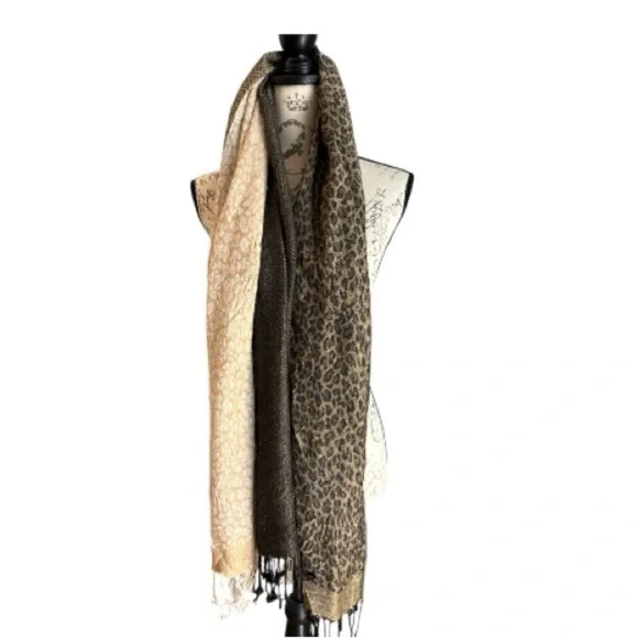 Vintage scarf, 4 distinctive print quadrants, fringed ends, soft,not heavy knit. - Picture 3 of 9